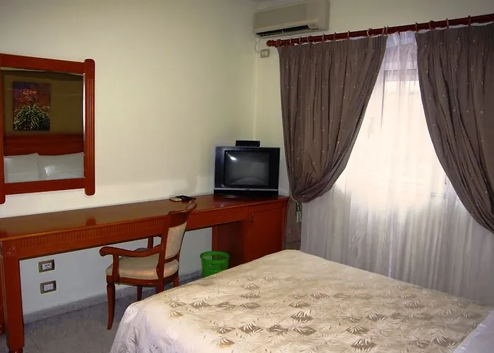 호텔 Millenium 티라나